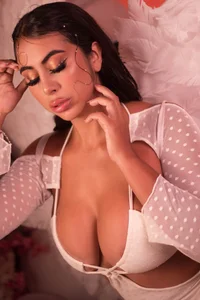 LeahJones_ Passion Angel  5টি ছবি