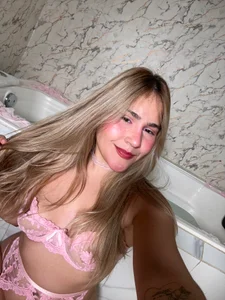 mia_doll3 face Pic 2