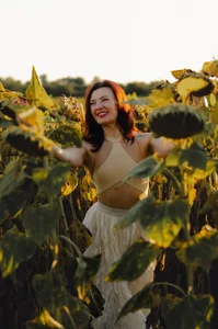 Bonnie_Naughtyy Golden hour and sunflowers are a beautiful combination. 🌻 Pic 5