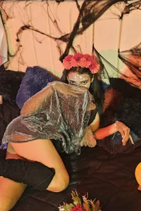 emilyharber hello টি ছবি