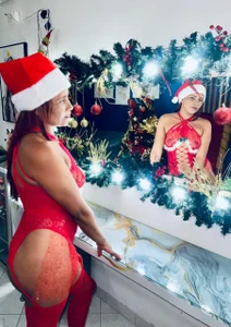 Lucia_Spear I'll be the bomb! that this Christmas you will want to taste! Pic 3