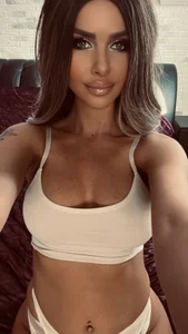 Milana_Sapphire Public Pic 3