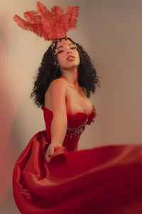 RoseFerreraのCrown on my head, fire in my eyes.の 2枚の写真