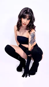 AmbarDupont 🎩 Classic, never simple. Pic 3