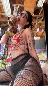 BlaizeyBBy Halloween Stoner Babe🥀💨 รูป  2