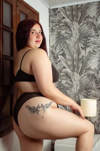 Mia_Hoe01 A sexy girl for you Pic 3