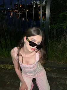 Regina_Sweet054 Public Pic 8