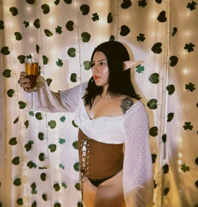 Latin_Rachell3 Who wants to toast with me? 🍺 圖片 2