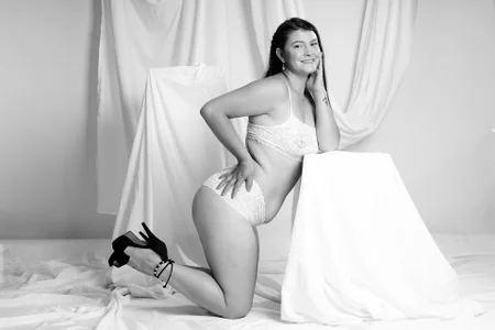 black and white 🖤🤍 od ambar_sex10  2 snímek