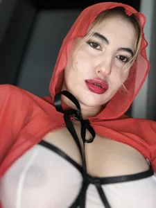 Badra_Abaid Little Red Riding Hood Billede 2