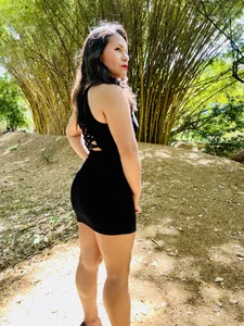 emmysandoval 🌸 Seductive Stroll in Nature Foto 3