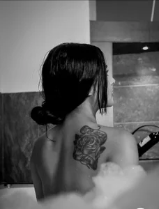 COME SHOWER WITH ME 🤯🚿 de HARPERWATSON  3 Imagens