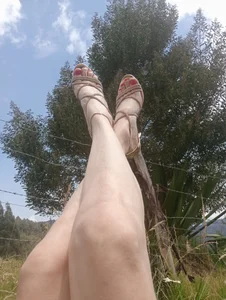 LeanaMaturee Do you like my legs in these heels? 👠😏 Only you are missing… Foto 3