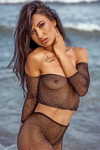 me...hot...beach od NikkiStarX  5 snímek