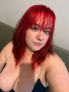 JigglyArseSarah Just a little tease Pic 4