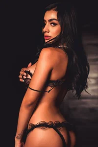 silk curves de SHANONCLARK  3 Imagens