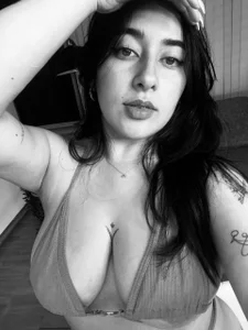 serenna_se black and white photos Pic 2