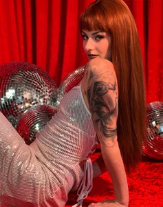 bigJuicyPussyのHappy New Yearの枚の写真