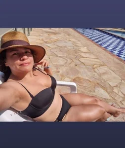 gipsela_gomez POOL DAY 💦 Immagine 