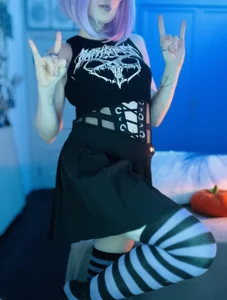 Dark_Lucious Your cute goth Pic 3