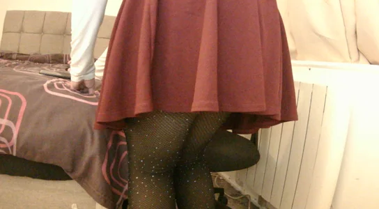 AshWinter white bodysuit, red skirt & tights รูป  4