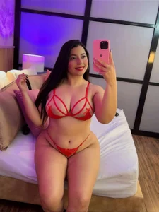 Darcy_glow_ curvy girl Immagine  3