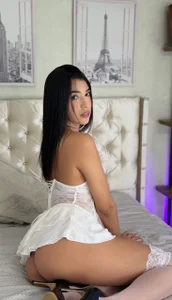 Sassy--Girl Temptation in heels Gambar 2