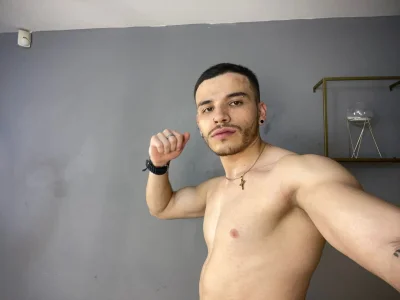 liam_es Casual but Dangerous 💪🏻🚫 Pic 3