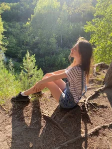 kaleriyaa_ I love summer sun and a lot of greenery🌻🎨 Immagine  3