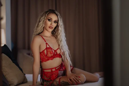 LucyAddisonの❤の 2枚の写真