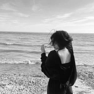 BeckyAurielle Public Gambar