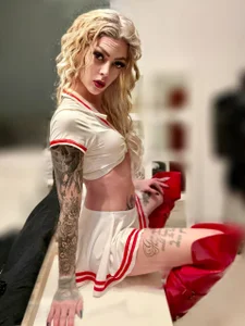 Melina_Diamond Public зображення 5