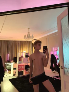 littleprince_xs full body mirror pic Pic 5