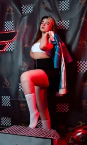 meraki_fraise F1 Girl: I Ride Fast, I Play Dirty 🏁 Immagine  5