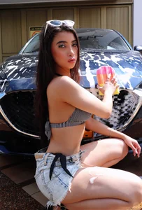 ValeriaVelvet 🚗 Sexy Car Wash 💦 Pic 3