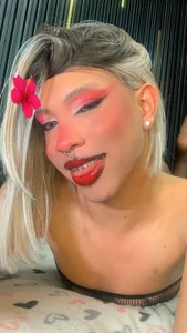 How about love looks at my beautiful suit de AndyBlake_  3 Imagens