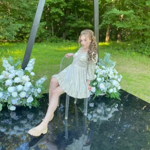 Alisa_baby_fox Confidence looks good on me Pic