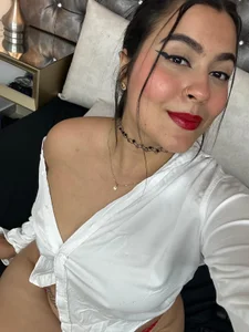 RenataPeach miraditas Pic 3
