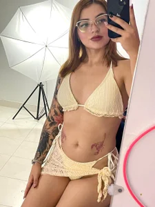 MelaniJhonsonのphotos in bikinyの 9枚の写真