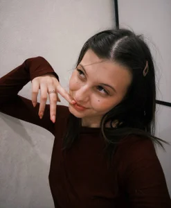 LouiseChavez just existing 🪴 Pic 2