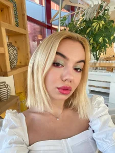 NicoleCaron Public Pic 4