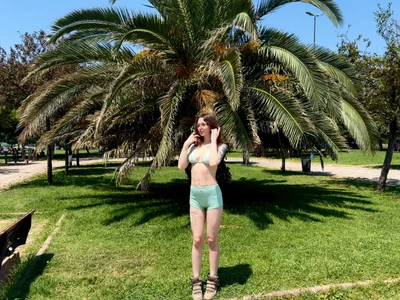 Swan_Megan If you think I look good in clothes... imagine what I look like without them Kuva 4