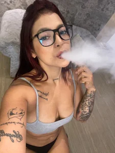 Mia_milf_x I am Mía🌸😈 Gambar