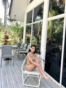 ConstancePorrini Just a cute smile with a little sparkle ✨ Come say hi and let’s make today fun and chill together. Kuva 2