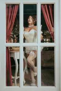 DannieSmith1 Old and Glam Immagine  5