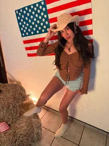 EmiGomez_ 🤠🇺🇸 Cowgirl by Day... Trouble by Night ❤️ Pic 4
