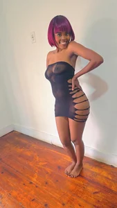 Dee-001 Public Pic 4