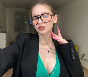 EllaHorton 🌴🤑 Pic 2