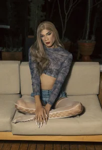 Haileybieberr BLUE Pic 5