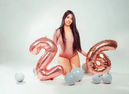 AnnHouston1 My Birthday Bash 🍾🎀🎁26 Pic 3